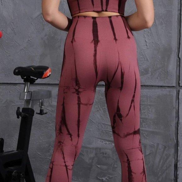 Tie Dye Seamless Yoga Leggings and Sports Bra - Picture 2 of 3